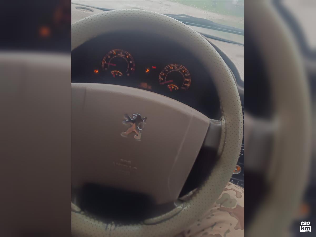  قسطی فروش پژو 405 GLX ۱۳۹۳ دوگانه سوز نقره آبی دو لکه رنگ اصفهان کهندژ (۳۰ فروردین ۱۴۰۴)