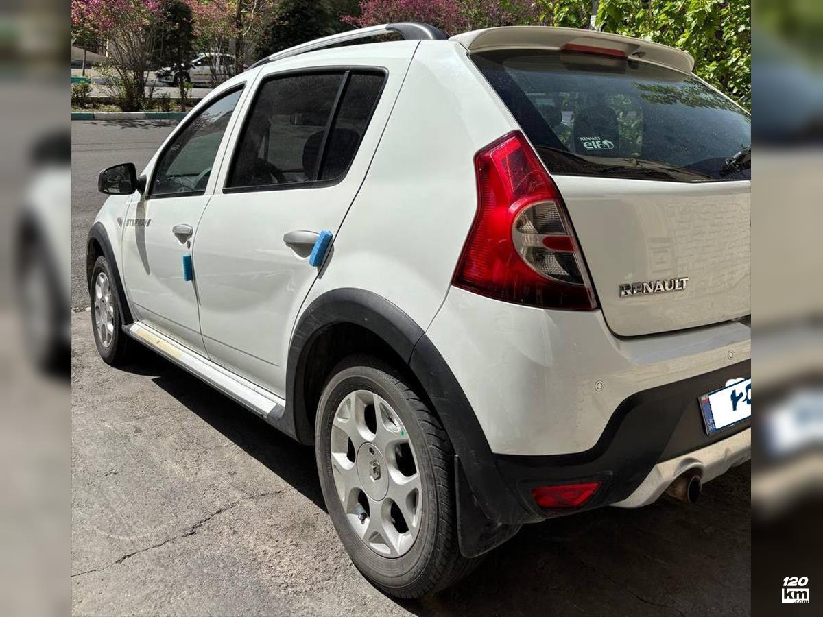 فروش رنو ساندرو استپ وی ۱۳۹۶ سفید بدون رنگ تهران سعادت آباد (۱۰ اردیبهشت ۱۴۰۴)