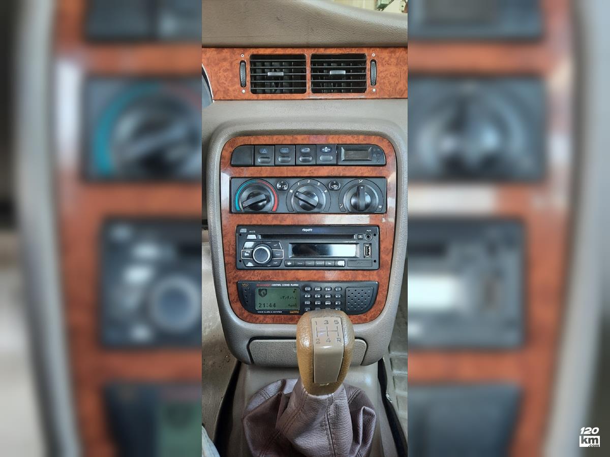 فروش سمند LX EF7 ۱۳۹۴ دوگانه سوز سفید درب تعویض رشت رشتیان (۲۶ اردیبهشت ۱۴۰۴)