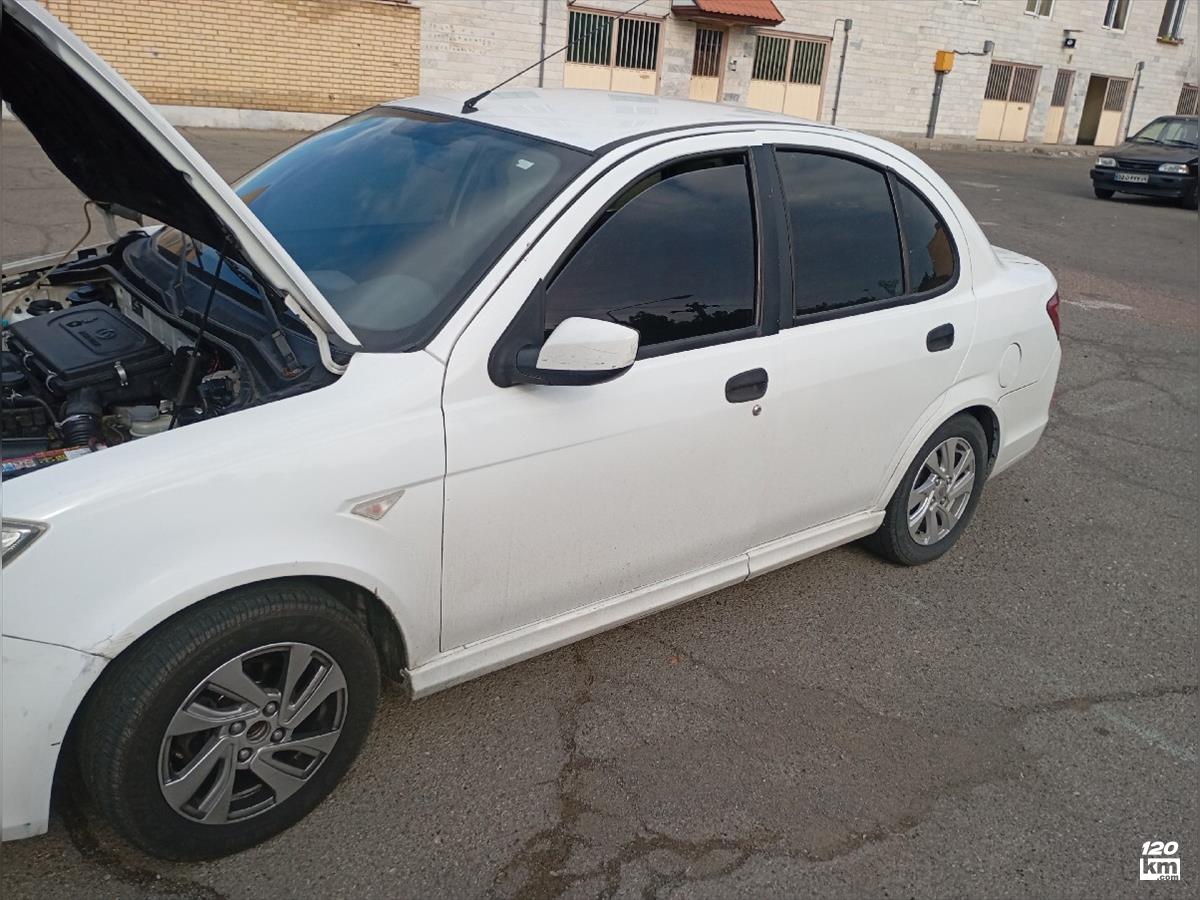 فروش ساینا EX ۱۳۹۶ سفید دو لکه رنگ قزوین (۲ خرداد ۱۴۰۴)