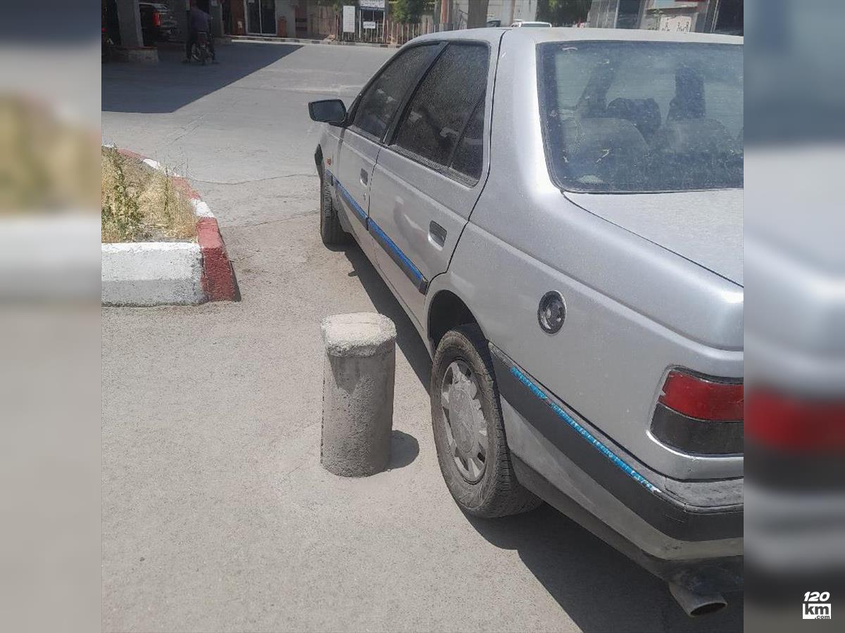 فروش پژو 405 GLX ۱۳۹۰ نقره ای دور رنگ اراک (۱۸ خرداد ۱۴۰۴)