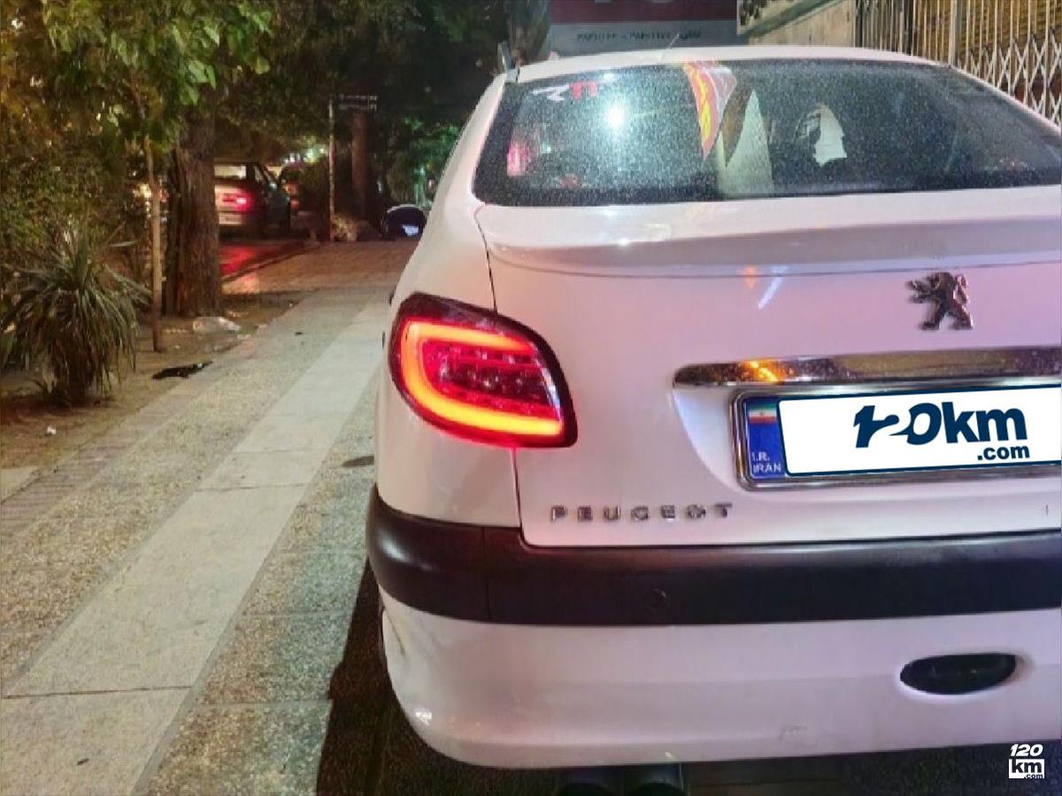 فروش پژو 206 SD V9 ۱۳۸۸ سفید یخچالی چند لکه رنگ کرمان (۱۱ تیر ۱۴۰۴)