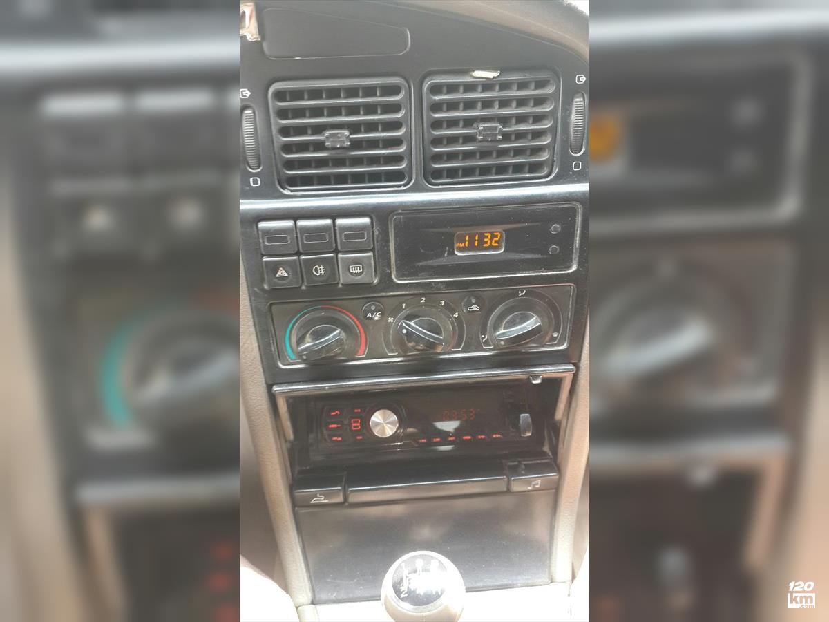فروش پژو 405 GLX ۱۳۹۰ نقره ای کامل رنگ تهران گمرک (۳۰ تیر ۱۴۰۴)