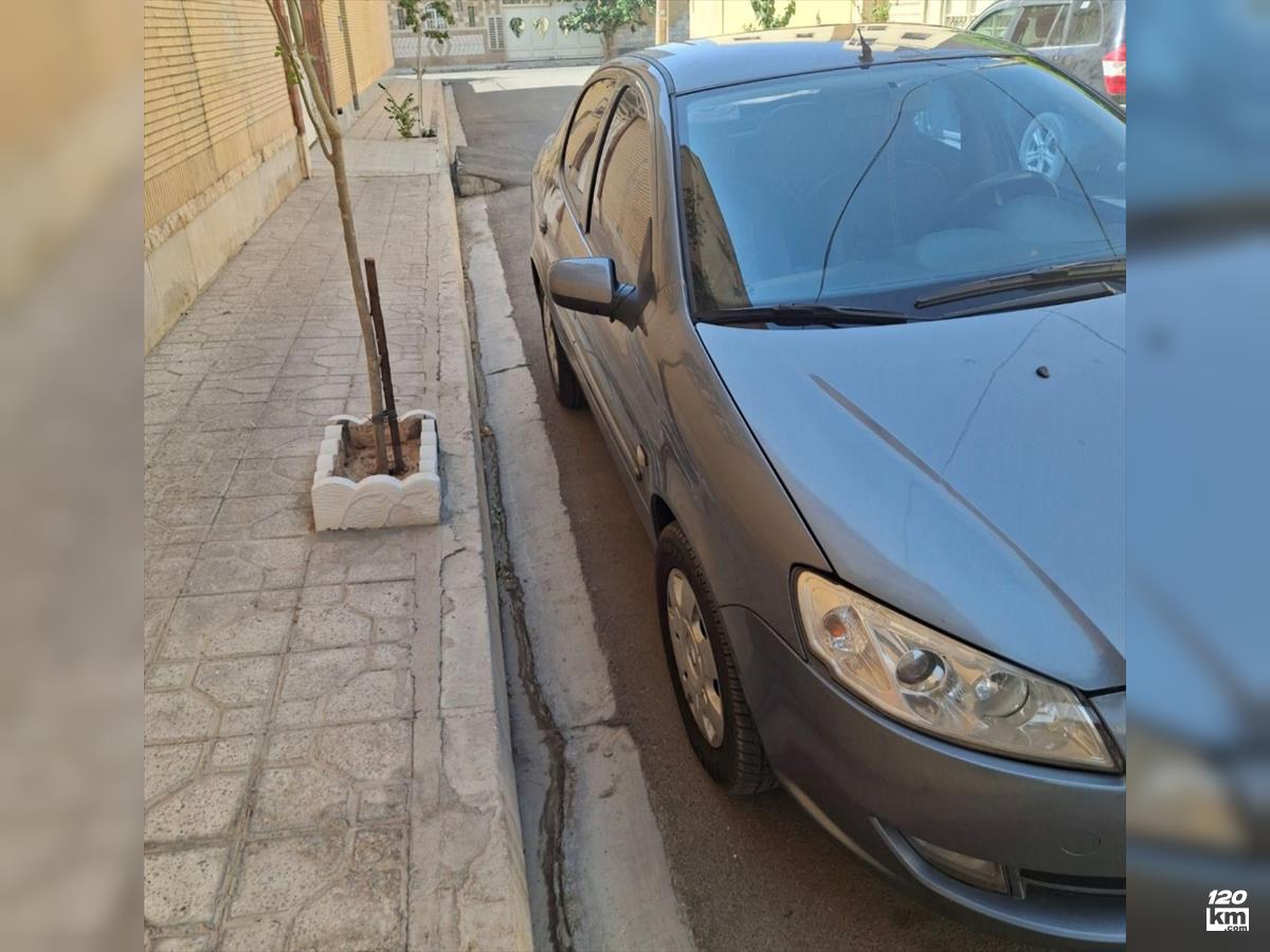 فروش رانا LX ۱۳۹۶ (کم کارکرد) خاکستری بدون رنگ اصفهان شاهین شهر (۱۶ مرداد ۱۴۰۴)