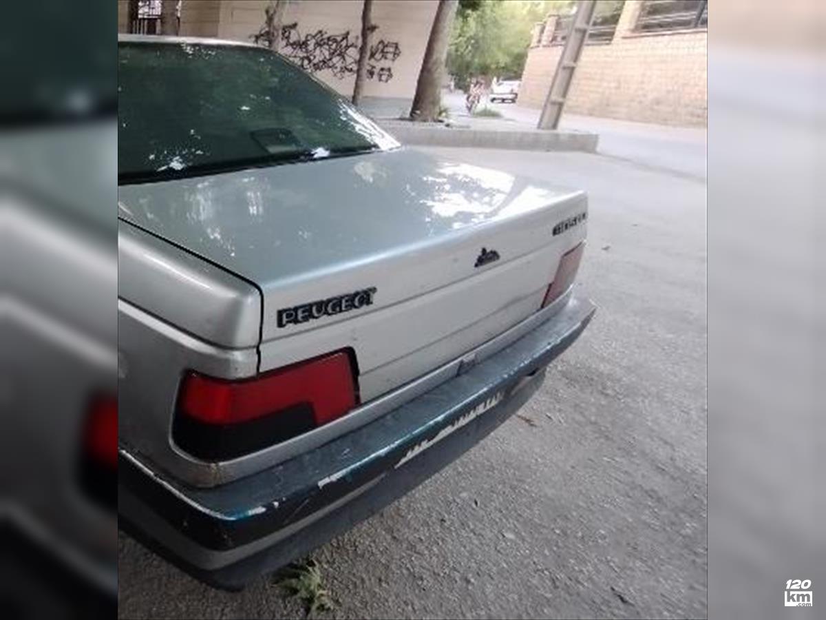 فروش پژو 405 GLX ۱۳۸۴ نقره ای دور رنگ همدان (۱۷ مرداد ۱۴۰۴)