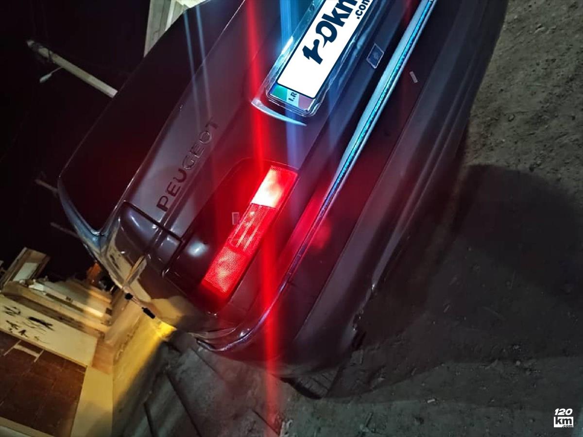 فروش پژو پارس ۱۳۸۴ دلفینی کامل رنگ هرمزگان بندرلنگه (۲ شهریور ۱۴۰۴)