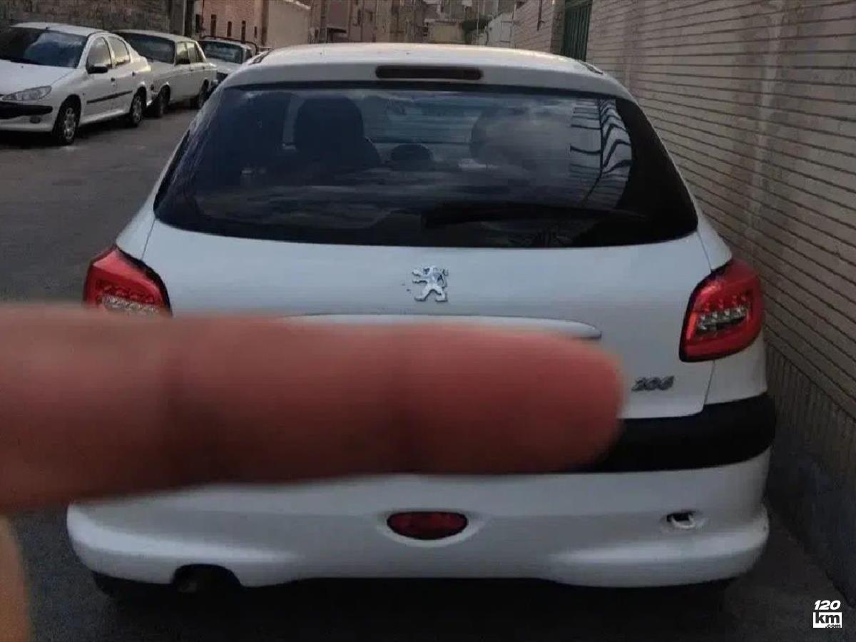 فروش پژو 206 تیپ 5 ۱۳۹۳ سفید بدون رنگ اصفهان آتشگاه (۲۲ شهریور ۱۴۰۴)
