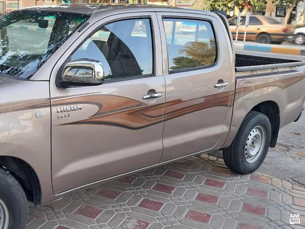 فروش تویوتا هایلوکس دو کابین ۲۰۰۷ بژ چند لکه رنگ اصفهان دولت آباد (۶ مهر ۱۴۰۴)