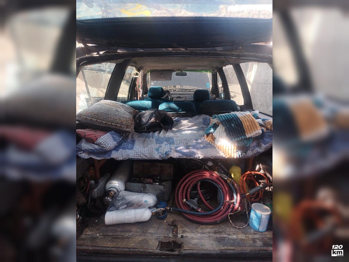 فروش کاروان ۱۳۸۰ دوگانه سوز (کم کارکرد) سرمه ای بدون رنگ کرمان (۷ آبان ۱۴۰۴)