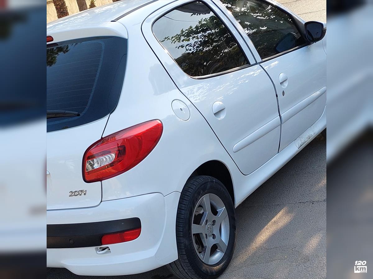 فروش پژو 207 ۱۳۹۹ سفید چند لکه رنگ زاهدان (۲۰ آبان ۱۴۰۴)