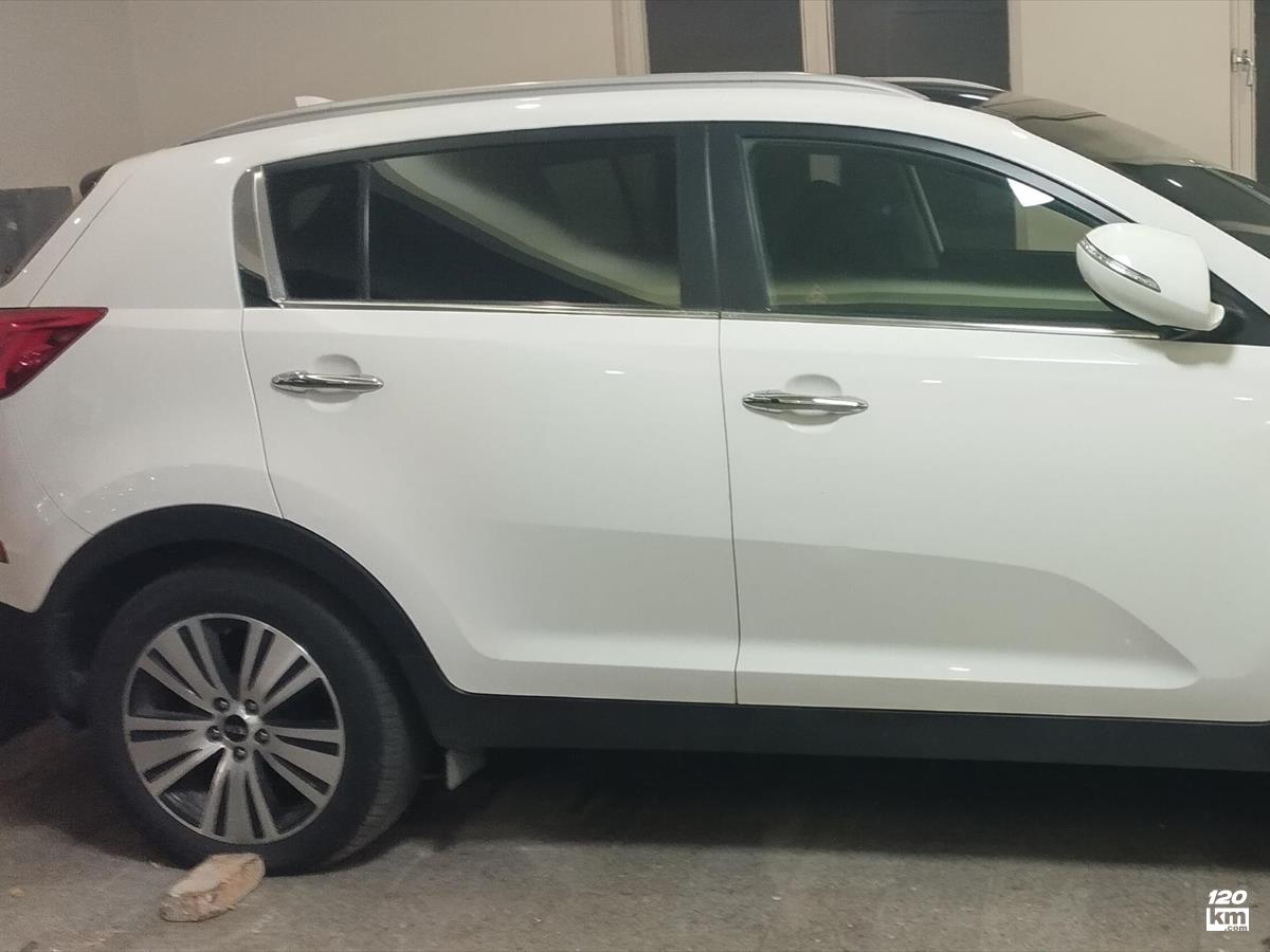 فروش کیا اسپورتیج ۲۰۱۵ (کم کارکرد) سفید دو لکه رنگ تبریز ولیعصر (۲۳ آبان ۱۴۰۴)