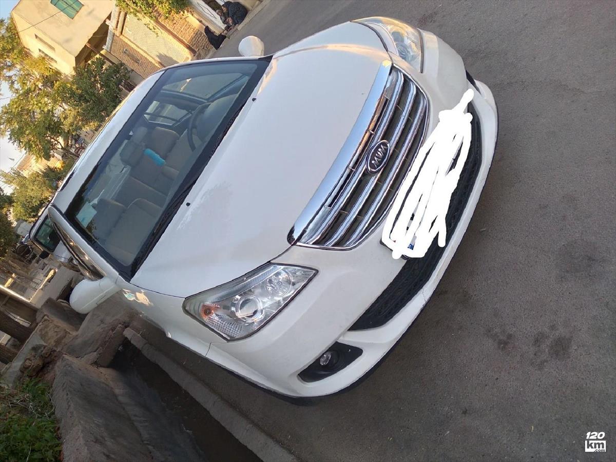 فروش ام وی ام 550 ۱۳۹۴ (کم کارکرد) سفید یک لکه رنگ کرج گوهردشت (۲۳ آبان ۱۴۰۴)