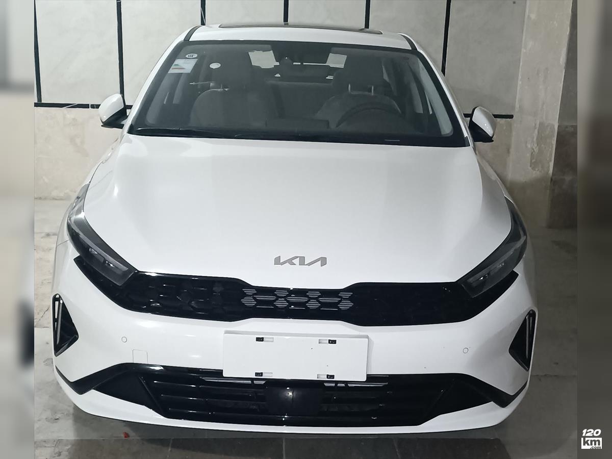 فروش کیا K3 1.5 لیتر ۲۰۲۴ صفر سفید صدفی بدون رنگ ساری معلم (ساری نو) (۲ آذر ۱۴۰۴)