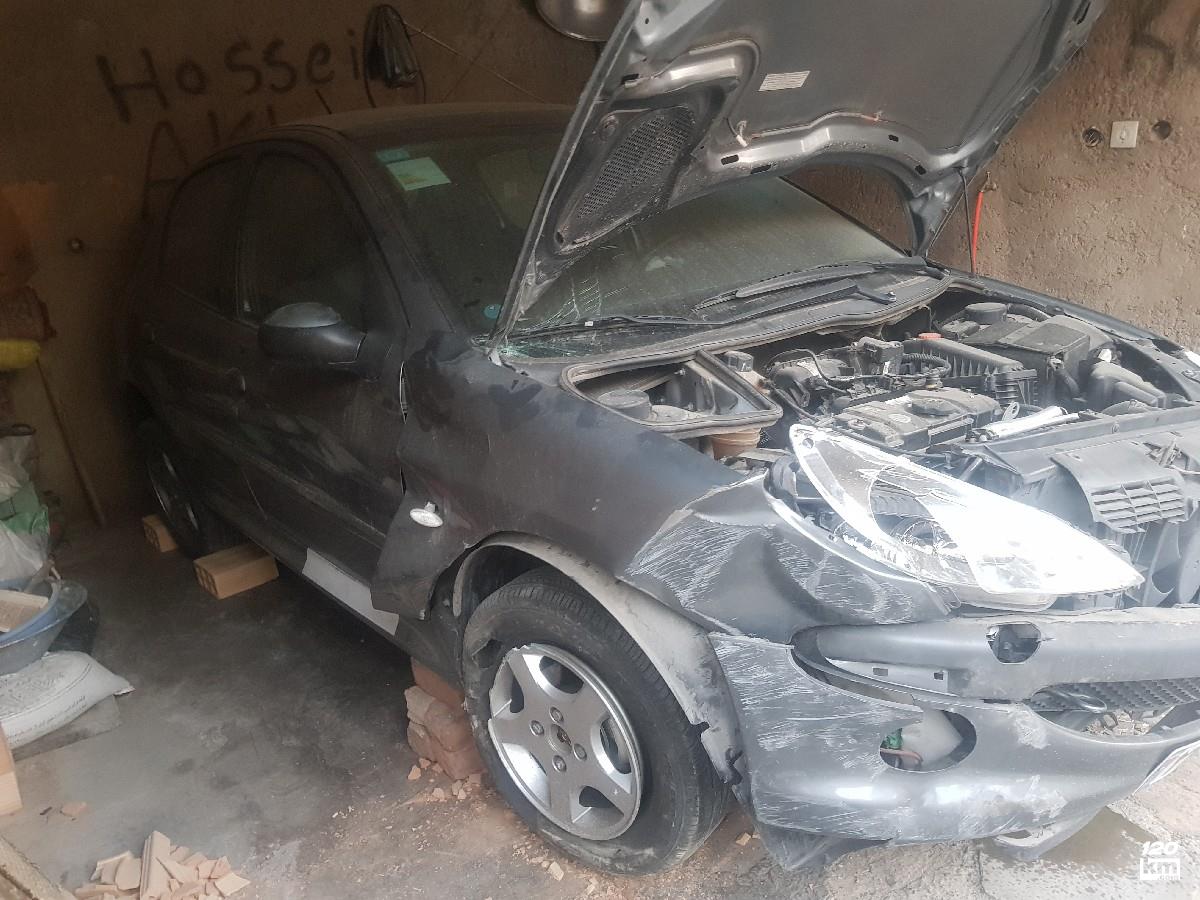 فروش پژو 206 تیپ 3 ۱۴۰۱ خاکستری تصادفی تهران نسیم شهر (۴ آذر ۱۴۰۴)