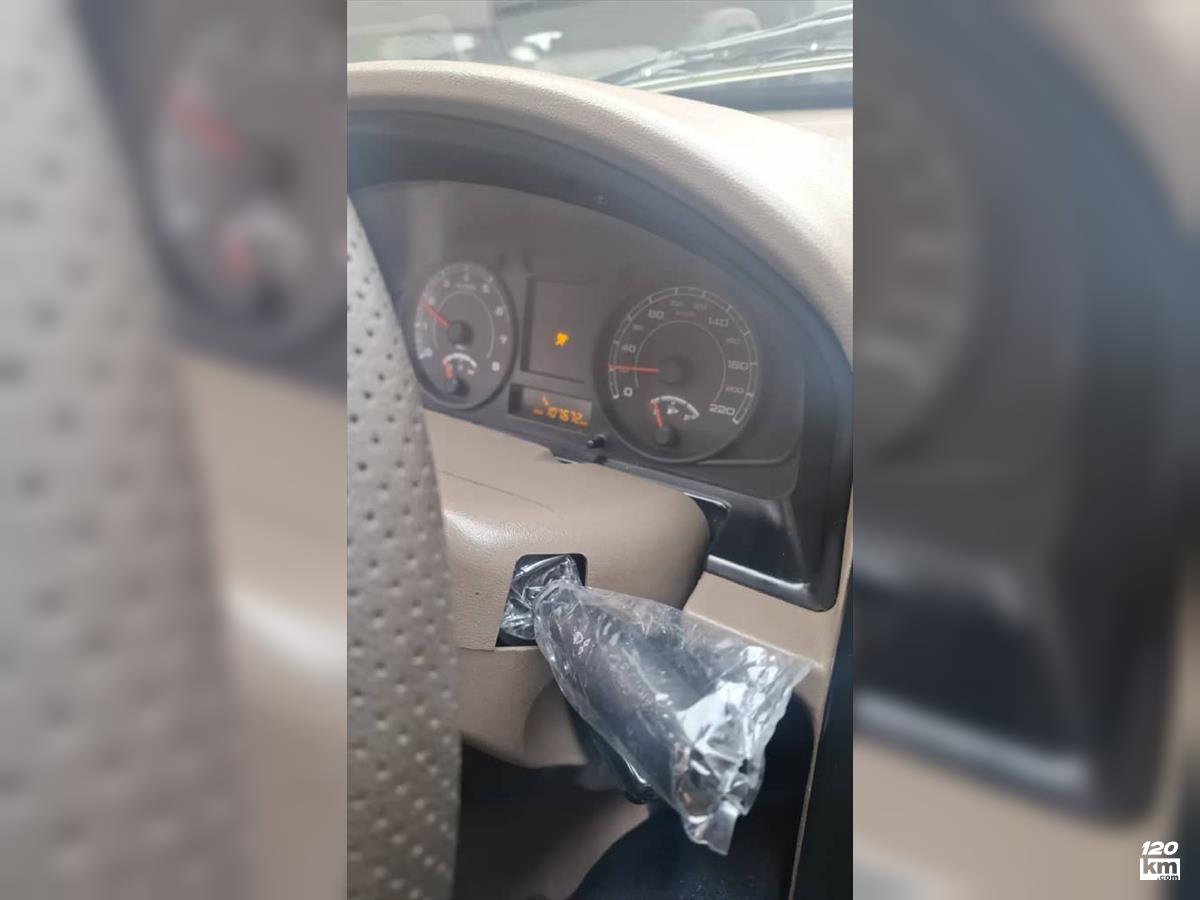 فروش پژو 405 GLX ۱۳۹۷ نقره ای دو لکه رنگ تهران اسلامشهر (۱۰ آذر ۱۴۰۴)