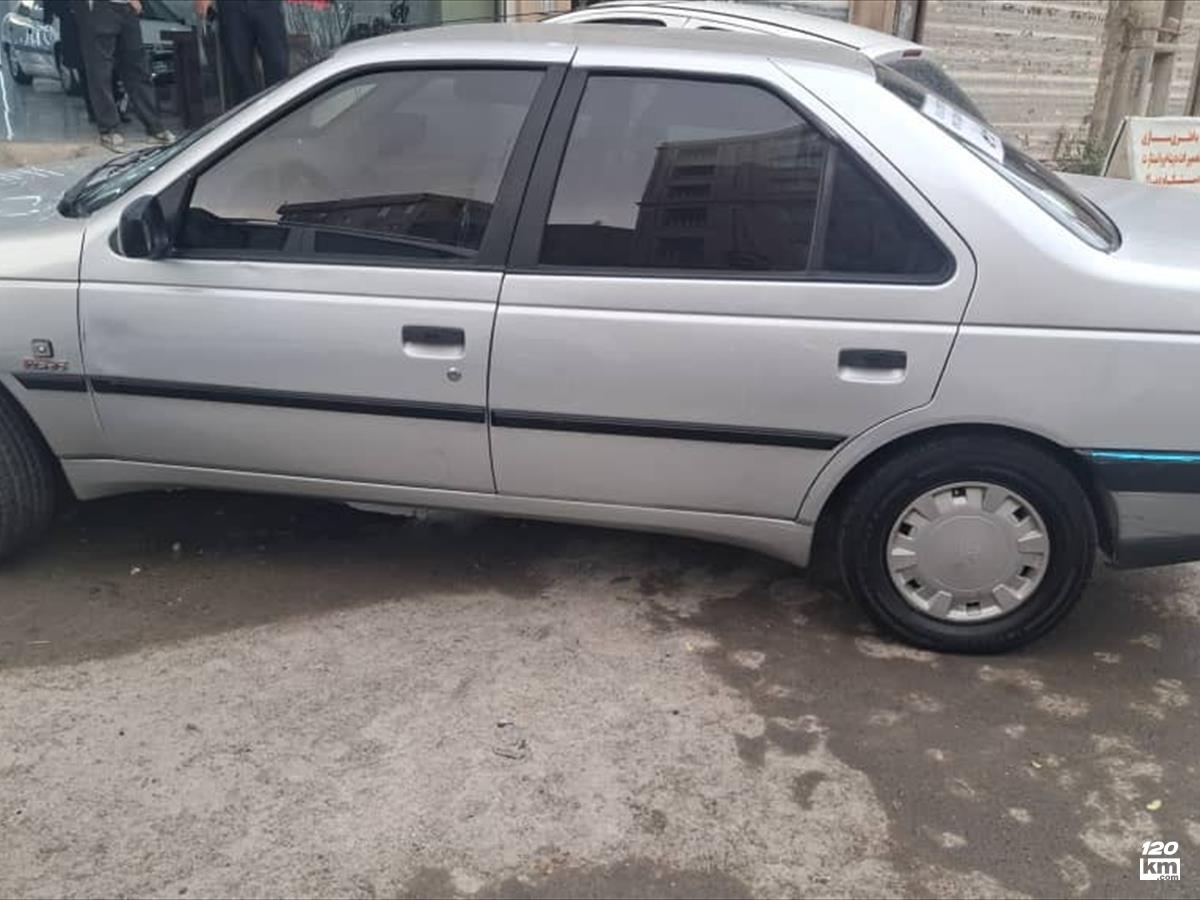 فروش پژو 405 GLX ۱۳۹۷ نقره ای دو لکه رنگ تهران اسلامشهر (۱۰ آذر ۱۴۰۴)
