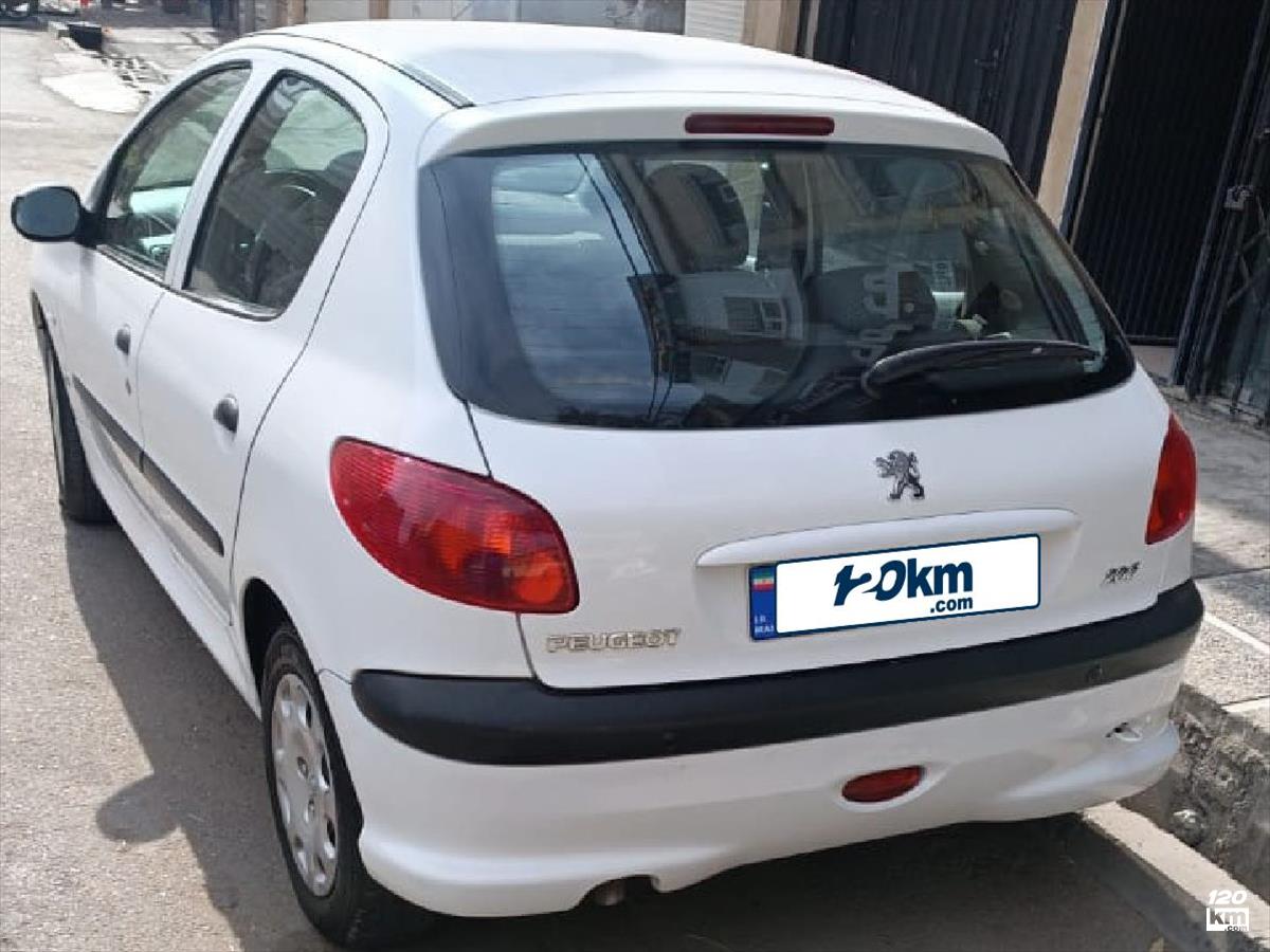 فروش پژو 206 تیپ 5 ۱۳۹۷ سفید دو لکه رنگ تهران خلیج فارس (۱۰ آذر ۱۴۰۴)