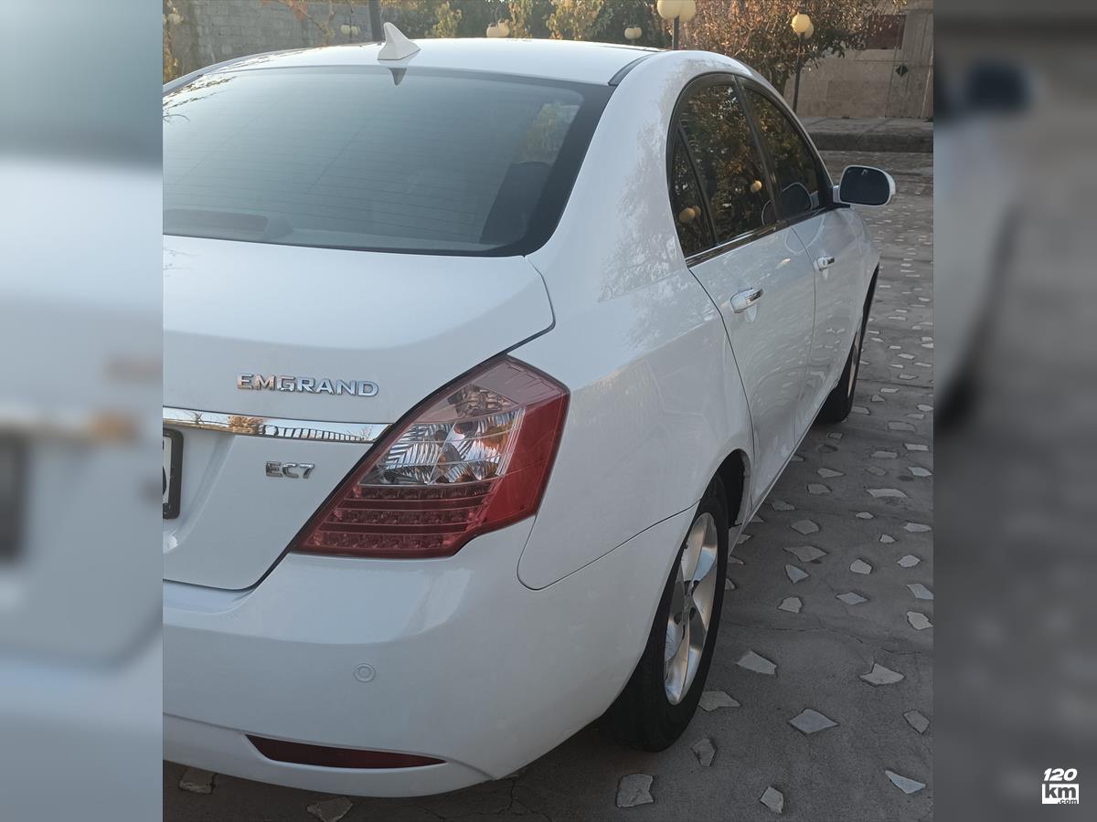 فروش جیلی امگرند 7 ۲۰۱۳ سفید دو لکه رنگ تبریز حافظ (۱۱ آذر ۱۴۰۴)