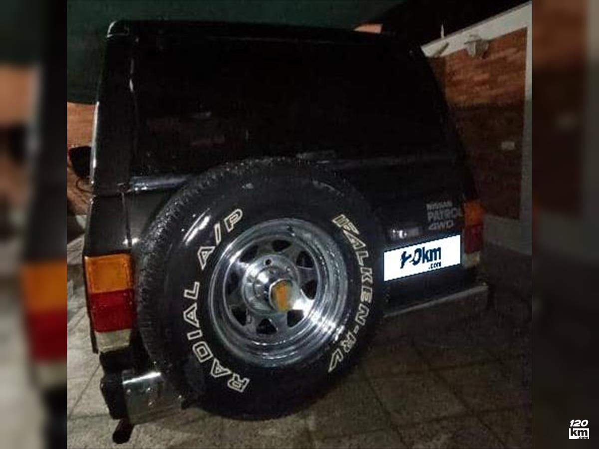 فروش نیسان پاترول دو در ۱۳۷۶ مشکی بدون رنگ کرمان (۱۵ آذر ۱۴۰۴)