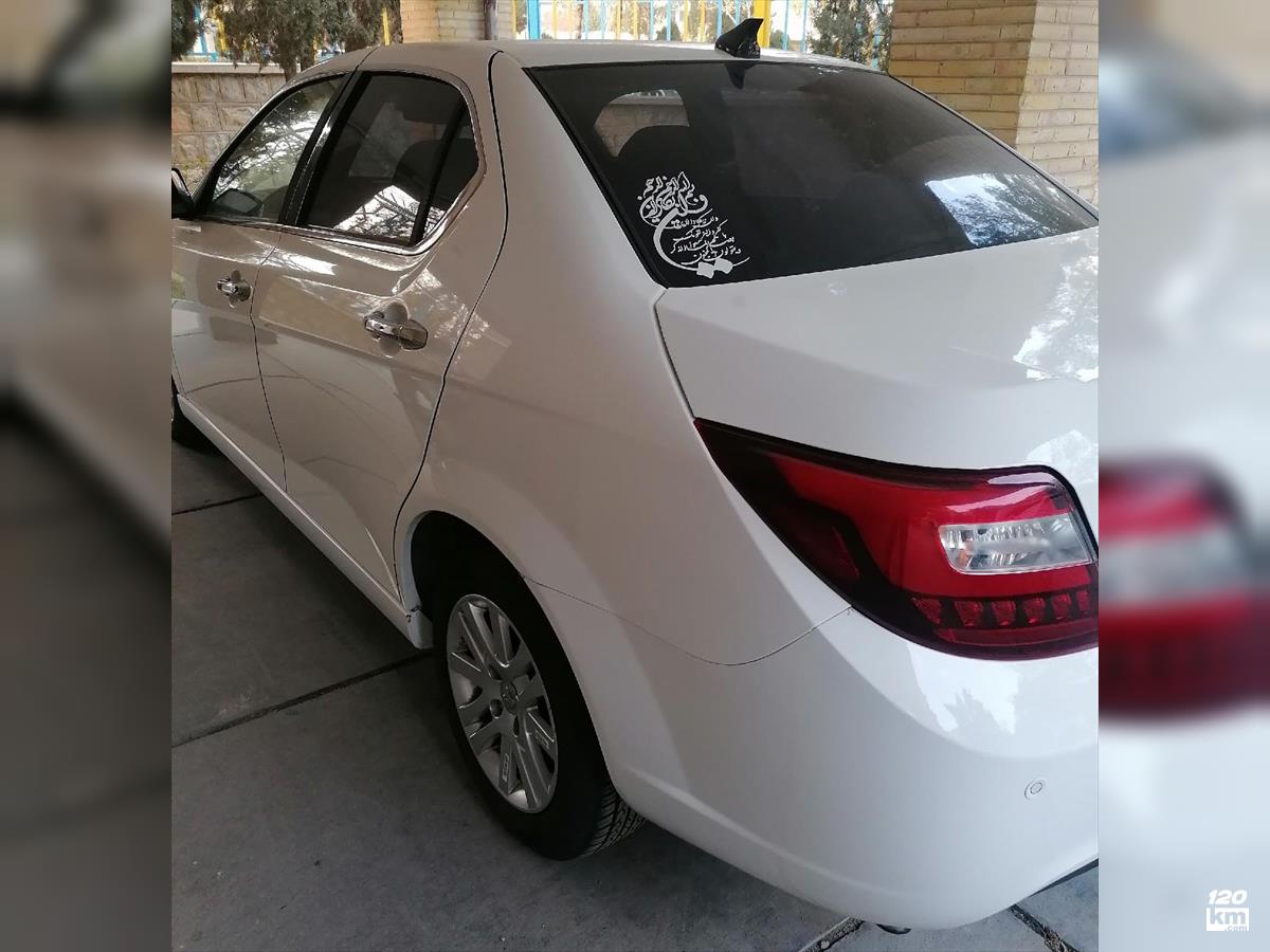 فروش دنا پلاس ۱۴۰۳ (کم کارکرد) سفید بدون رنگ اصفهان خمینی شهر (۱۷ آذر ۱۴۰۴)