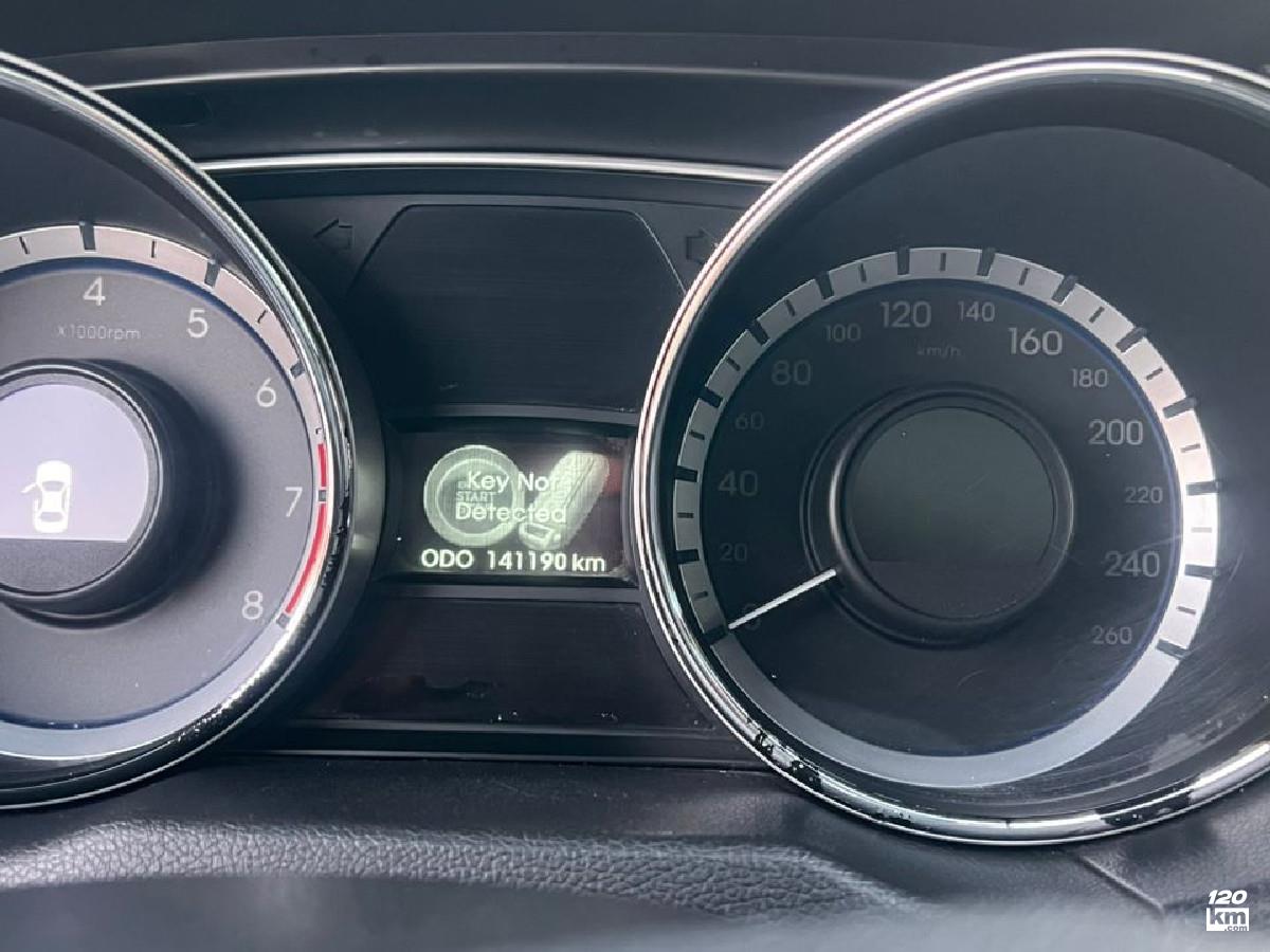 فروش هیوندای سوناتا YF ۲۰۱۲ تیتانیومی یک لکه رنگ همدان (۲۵ آذر ۱۴۰۴)