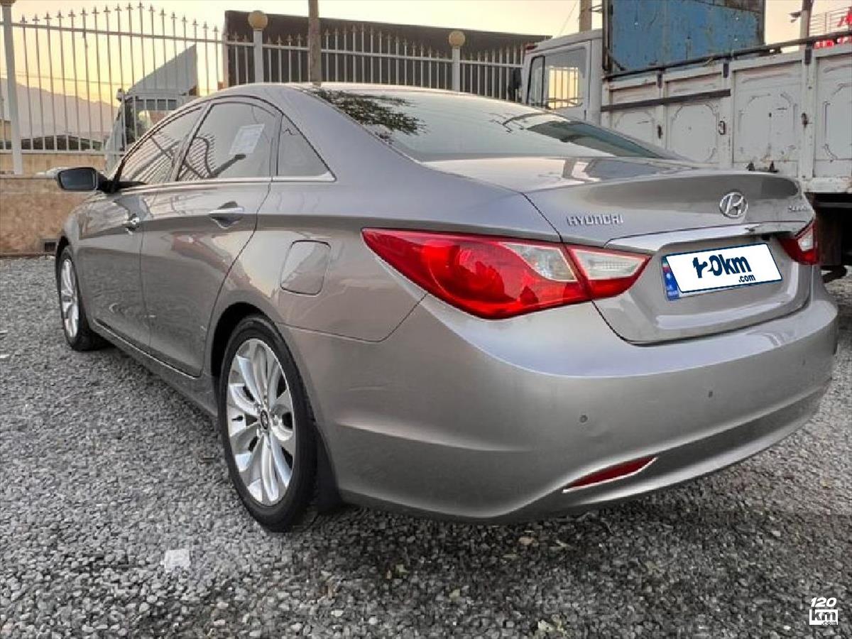 فروش هیوندای سوناتا YF ۲۰۱۲ تیتانیومی یک لکه رنگ همدان (۲۵ آذر ۱۴۰۴)