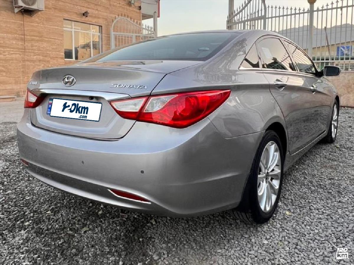 فروش هیوندای سوناتا YF ۲۰۱۲ تیتانیومی یک لکه رنگ همدان (۲۵ آذر ۱۴۰۴)