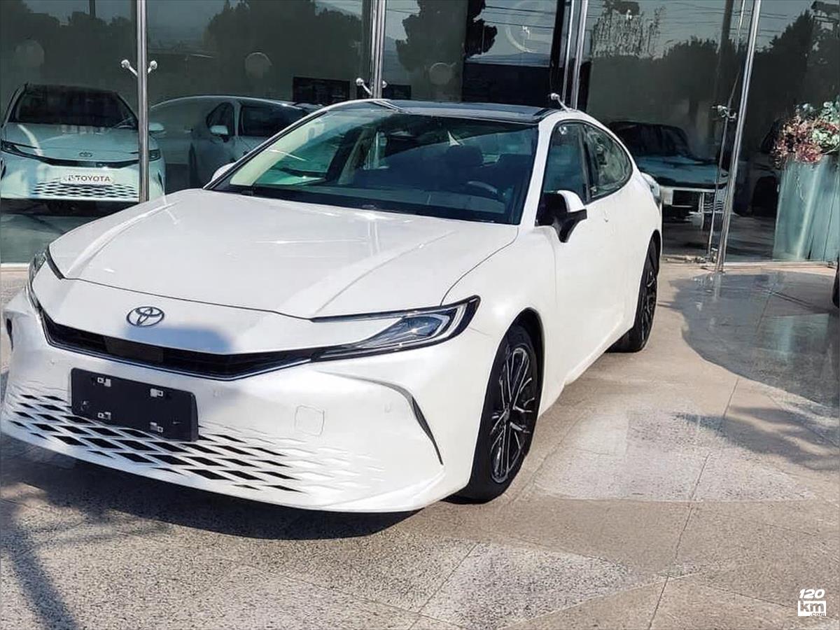 فروش تویوتا کمری XLE ۲۰۲۵ هیبریدی صفر سفید بدون رنگ تهران تهرانپارس شرقی (۲۷ آذر ۱۴۰۴)