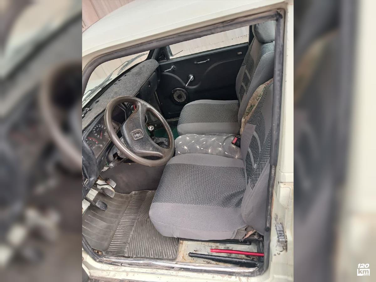 فروش پیکان وانت ۱۳۸۵ دوگانه سوز سفید چند لکه رنگ اصفهان خمینی شهر (۲۹ آذر ۱۴۰۴)