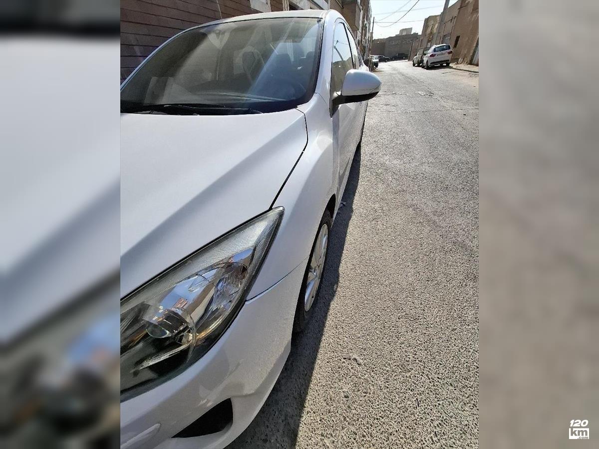 فروش مزدا 3 صندوقدار ۱۳۹۶ سفید بدون رنگ یزد بلوار دهه فجر (۱ دی ۱۴۰۴)