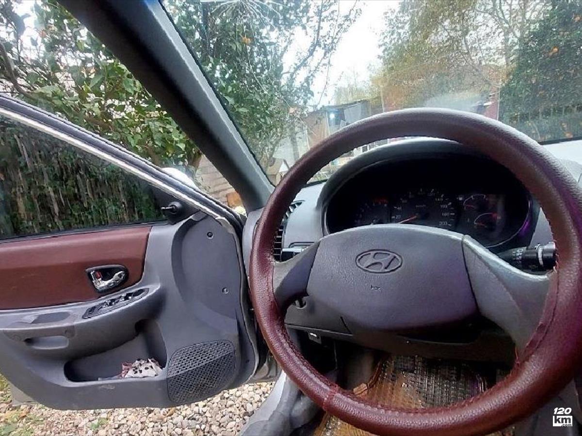 فروش هیوندای ورنا ۱۳۸۴ نقره ای چند لکه رنگ مازندران قائم شهر (۲ دی ۱۴۰۴)