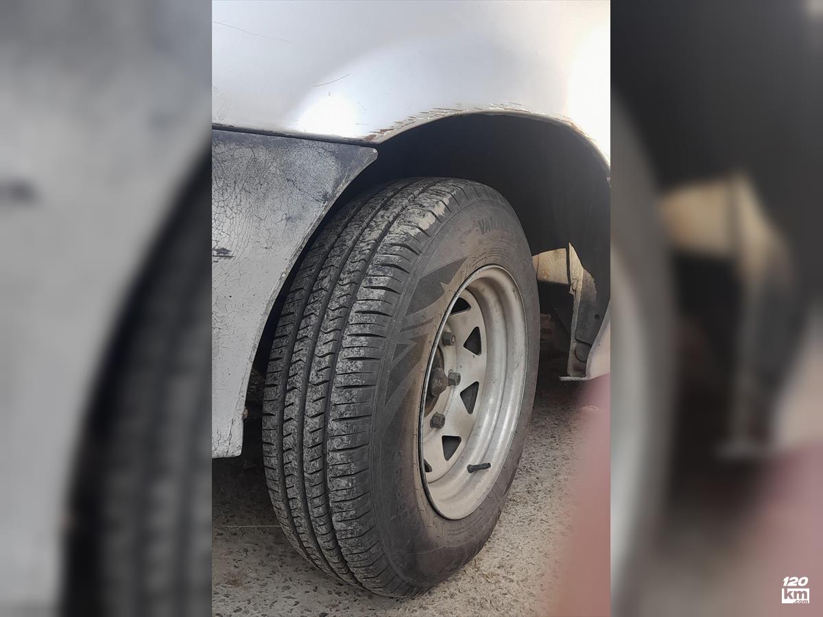 فروش کاروان ۱۳۸۳ (کم کارکرد) نقره ای بدون رنگ مشهد احمدآباد (۵ دی ۱۴۰۴)