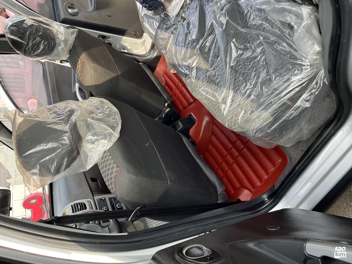 فروش کوییک R ۱۴۰۰ (کم کارکرد) نقره ای بدون رنگ مازندران قائم شهر (۵ دی ۱۴۰۴)