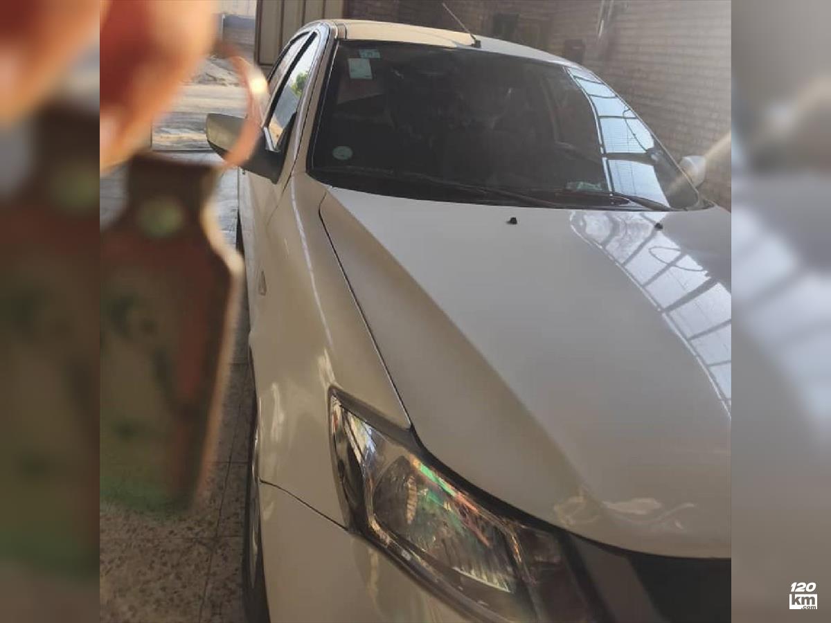 فروش ساینا S ۱۴۰۲ سفید چند لکه رنگ اهواز کوی مهدیس (۶ دی ۱۴۰۴)