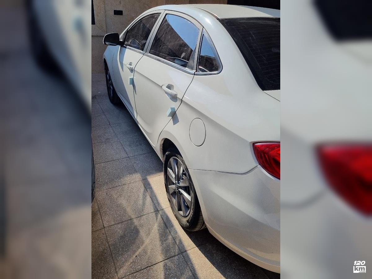 فروش جک جی 4 ۱۴۰۳ سفید بدون رنگ کرمان (۱۰ دی ۱۴۰۴)