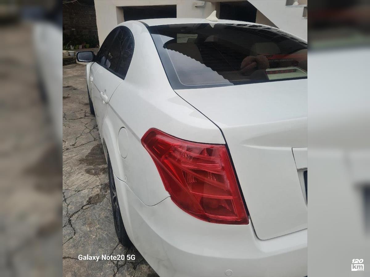 فروش بسترن B50F ۱۳۹۳ سفید یک لکه رنگ ساری شهابی (۲۵ دی ۱۴۰۴)