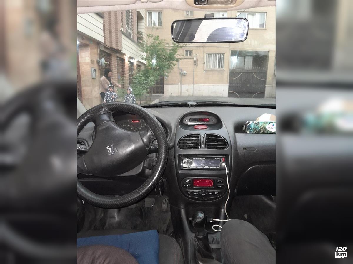 فروش پژو 206 تیپ 3 ۱۳۸۳ نقره ای چند لکه رنگ تهران باغ فیض (۲۷ دی ۱۴۰۴)