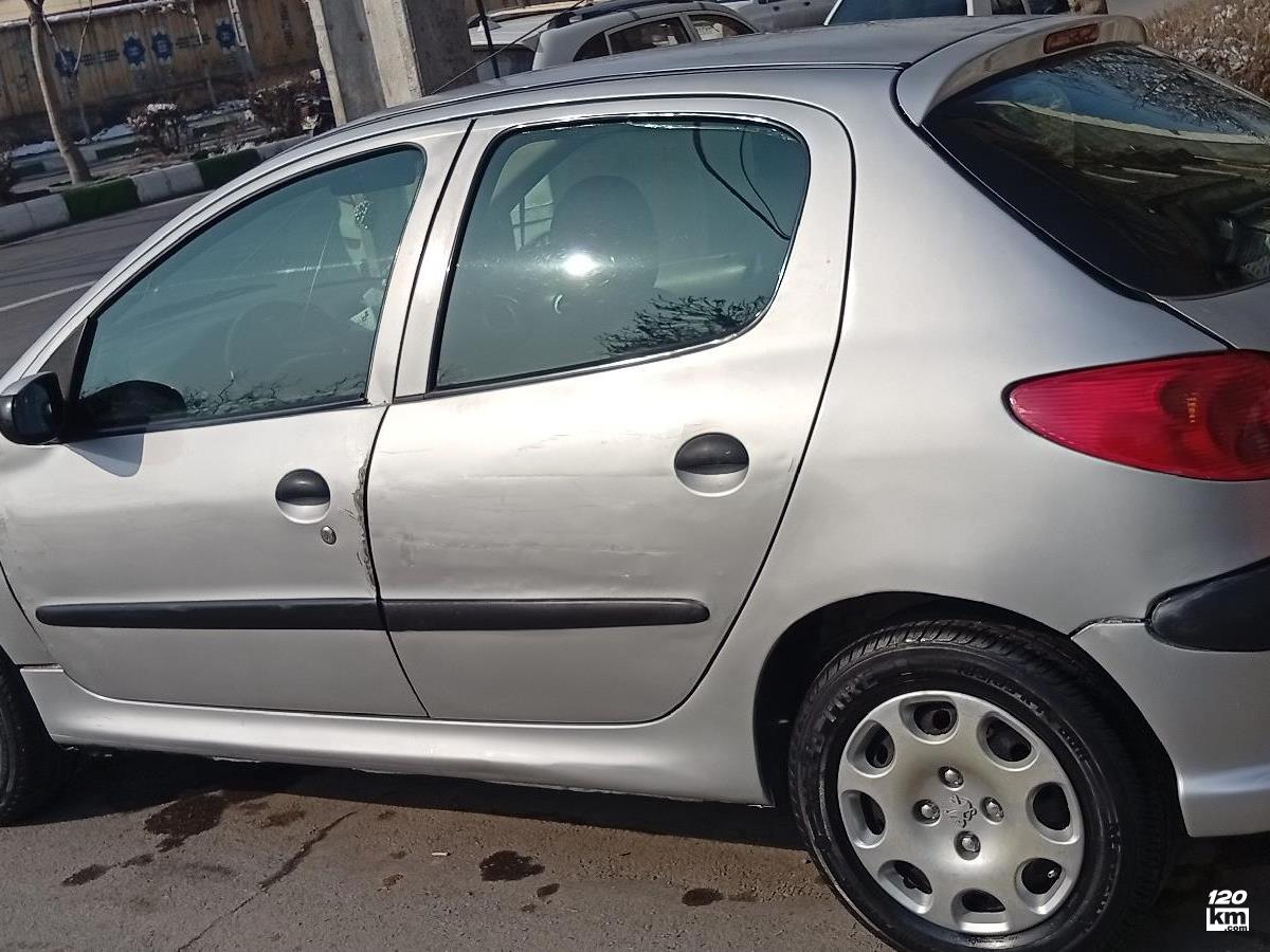 فروش پژو 206 تیپ 2 ۱۳۸۵ نقره ای گلگیر تعویض مشهد طلاب (۲۹ دی ۱۴۰۴)