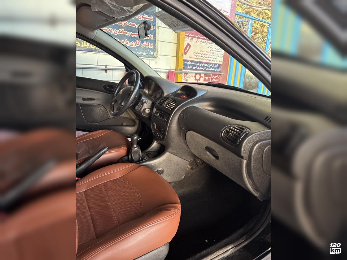 فروش پژو 206 تیپ 5 ۱۳۹۸ (کم کارکرد) مشکی دو لکه رنگ قزوین (۴ بهمن ۱۴۰۴)