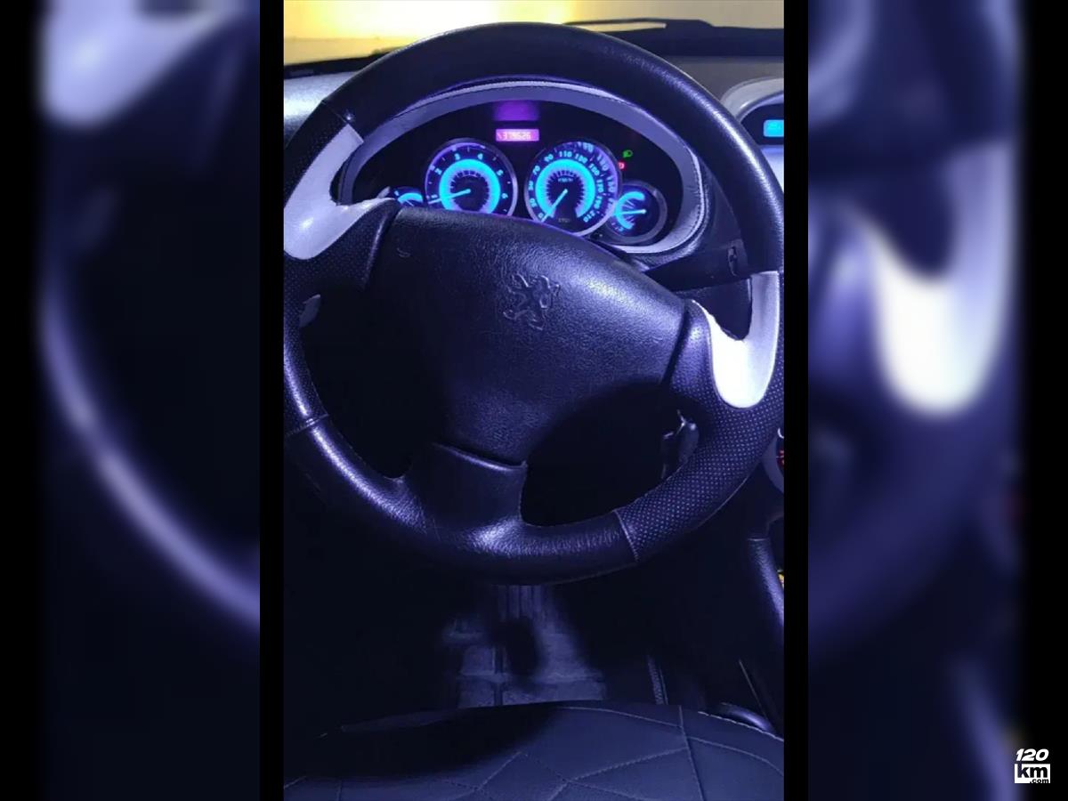 فروش پژو 206 SD V1 ۱۳۸۶ سفید دو لکه رنگ تهران رودهن (۴ بهمن ۱۴۰۴)