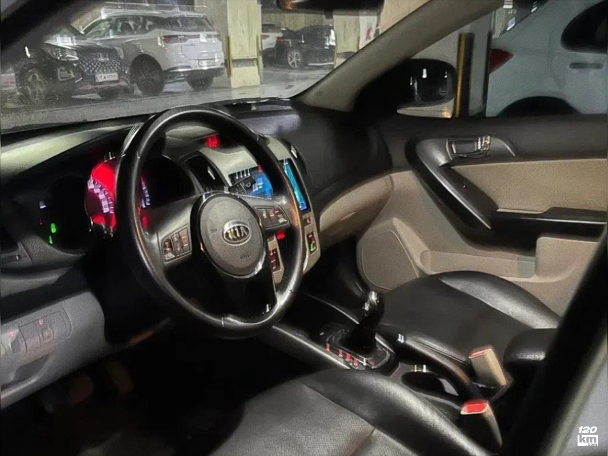 فروش کیا سراتو 2000cc ۱۳۹۶ (کم کارکرد) سفید بدون رنگ تهران دهکده المپیک (۱۳ بهمن ۱۴۰۴)