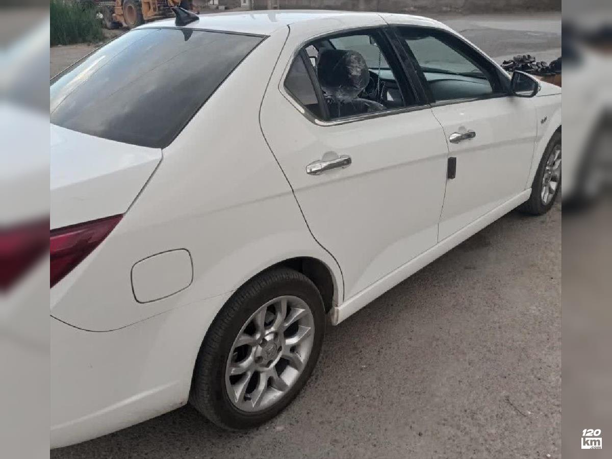 فروش دنا پلاس توربو ۱۴۰۱ سفید بدون رنگ اصفهان کاشان (۱۵ بهمن ۱۴۰۴)