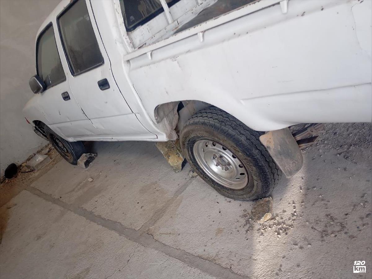 فروش تویوتا هایلوکس دو کابین ۱۳۹۰ (کم کارکرد) سفید کامل رنگ زاهدان (۲۲ بهمن ۱۴۰۴)