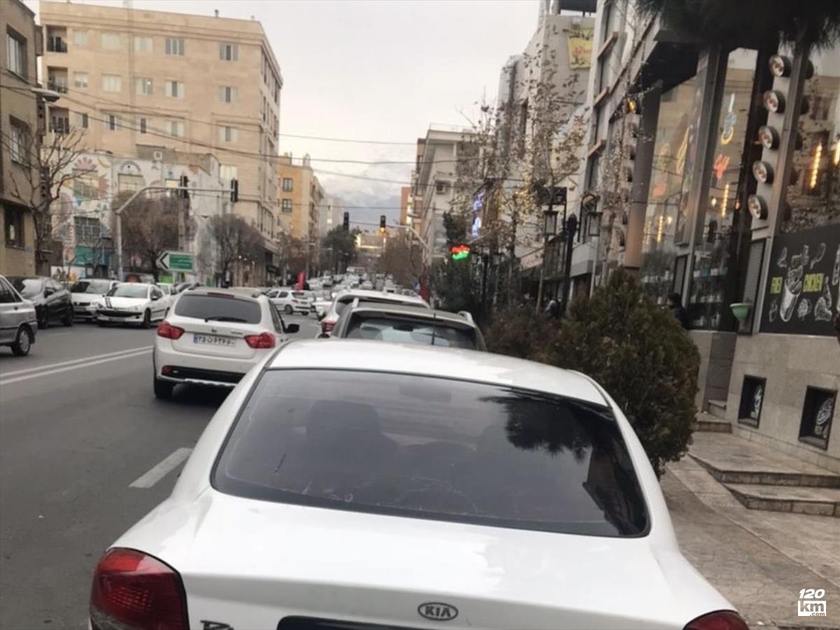 فروش کیا ریو ۱۳۸۵ سفید چند لکه رنگ تهران پاسداران (۲۵ بهمن ۱۴۰۴)