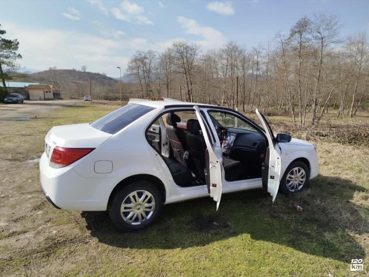 فروش دنا ۱۳۹۸ (کم کارکرد) سفید بدون رنگ تهران اسلامشهر (۲۶ بهمن ۱۴۰۴)