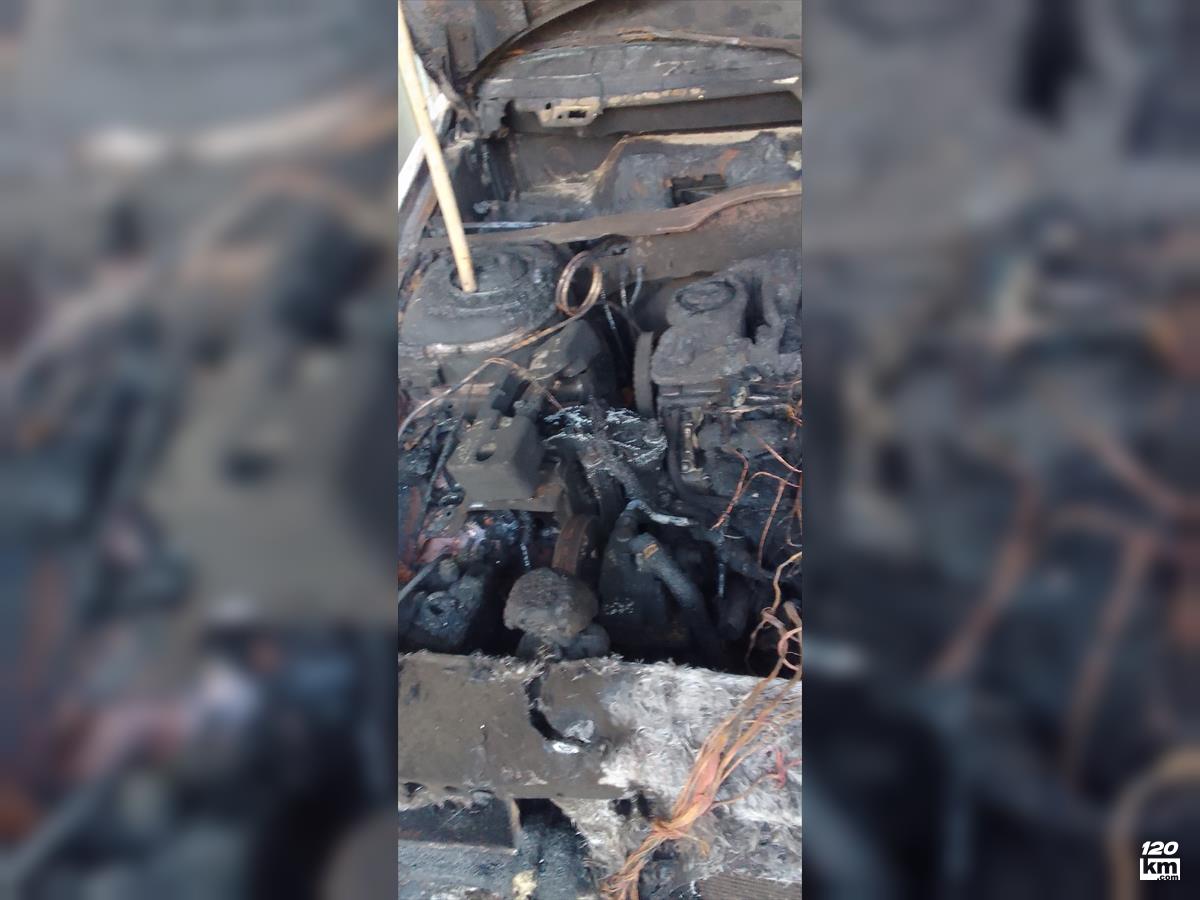 فروش پژو 405 GLX ۱۳۹۰ دوگانه سوز نقره ای چند لکه رنگ مازندران بابل (۶ اسفند ۱۴۰۴)