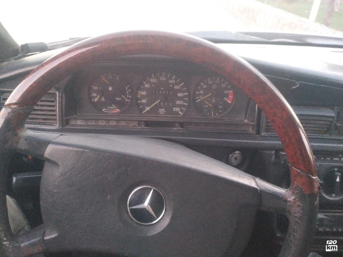 فروش بنز کلاس E E190 ۱۹۸۹ (کم کارکرد) سفید کامل رنگ اصفهان فلاورجان (۷ اسفند ۱۴۰۴)