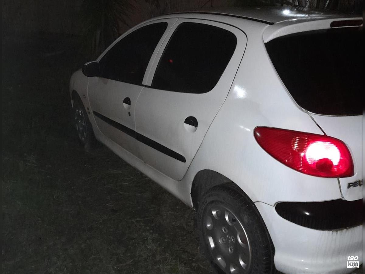 فروش پژو 206 تیپ 3 ۱۳۹۵ سفید چند لکه رنگ گیلان رودسر (۹ اسفند ۱۴۰۴)