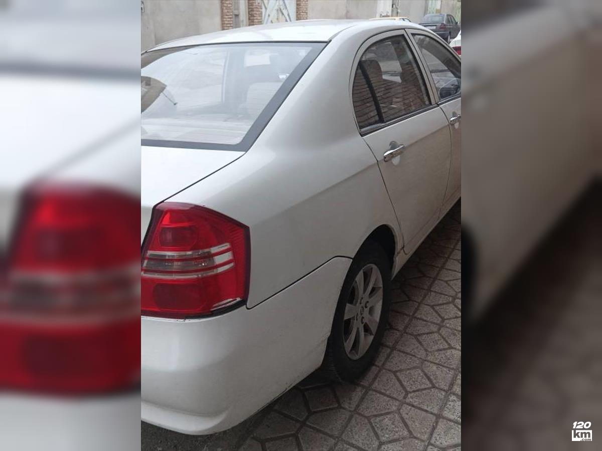 فروش لیفان 620 1.8L ۲۰۱۵ سفید دو لکه رنگ اردبیل ججین (۴ شهریور ۱۴۰۵)